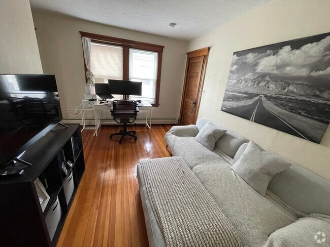 Building Photo - 126 Belgrade Ave Unit 2 Rental