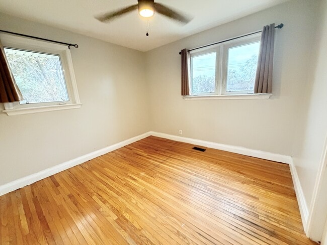 Photo - 31 Tunis Ave