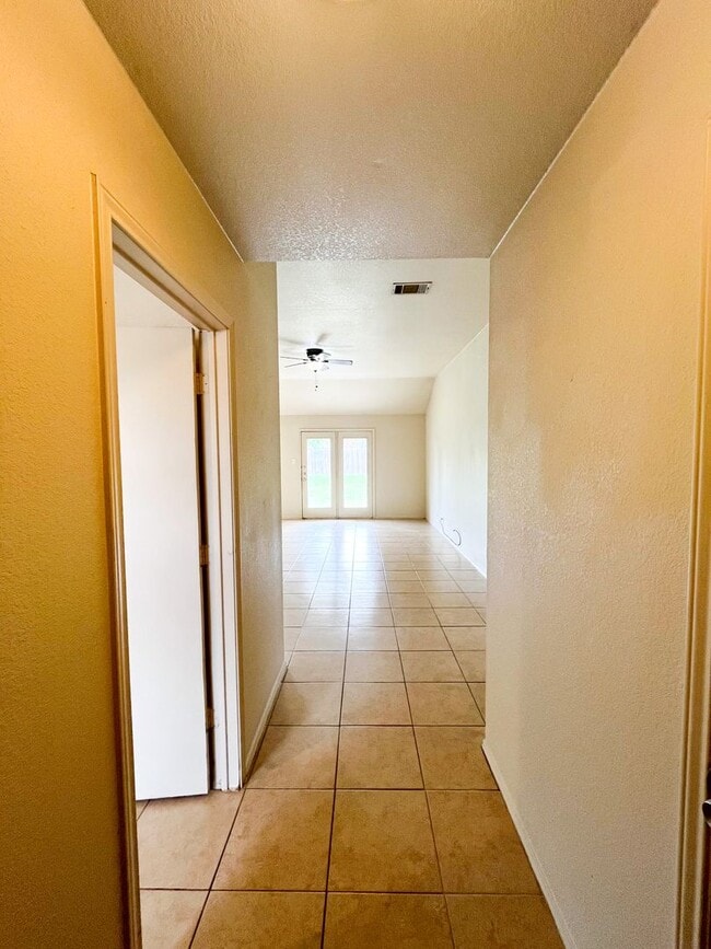 Photo - Available NOW!!!! Gorgeous 4 bedroom, 2 ba...