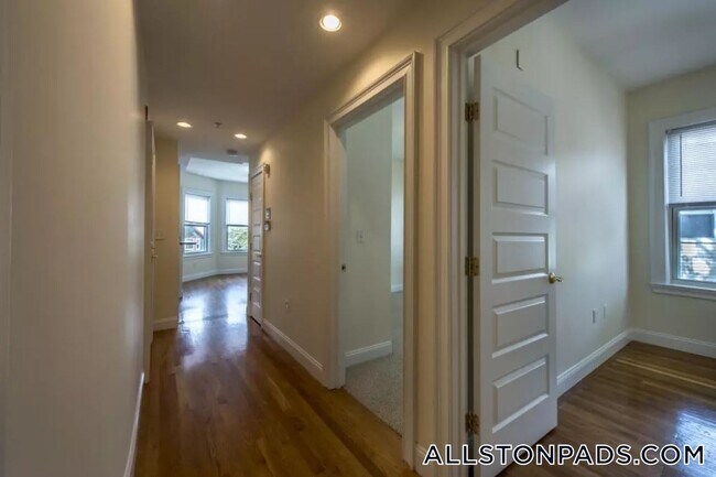 Photo - 53 Ashford St Unit 2