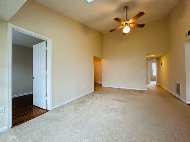 Photo - 107 Prosperity Ave SE Unidad #E