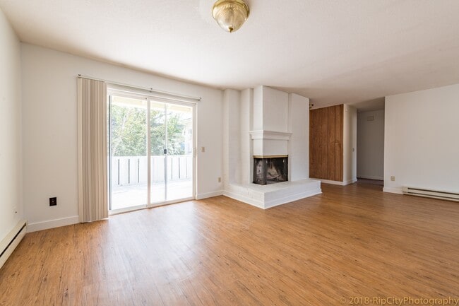 Building Photo - 3439-3439 SW 125th Ave Unit 3435