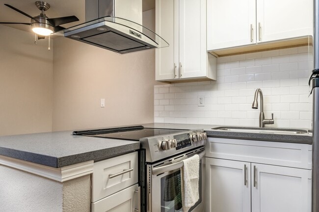 Building Photo - Fully remodeled studio apartment in gated ... Unit 05 North