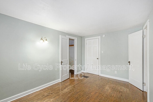 Photo - 346 Quimby St NE