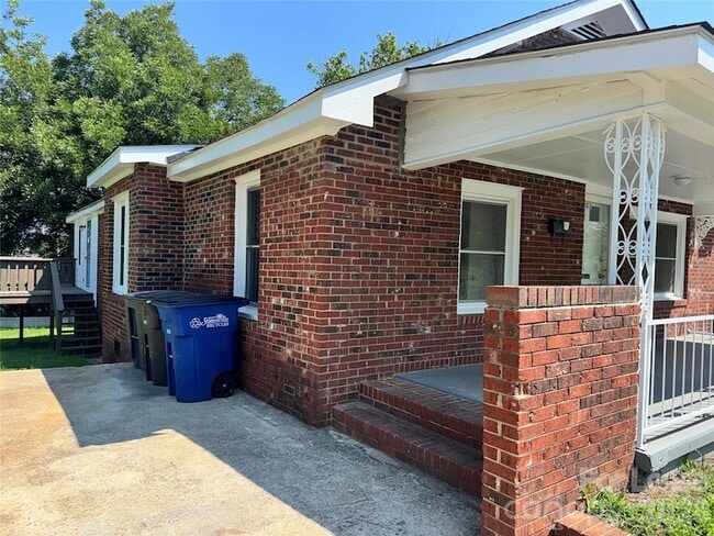Photo - 303 Garfield St