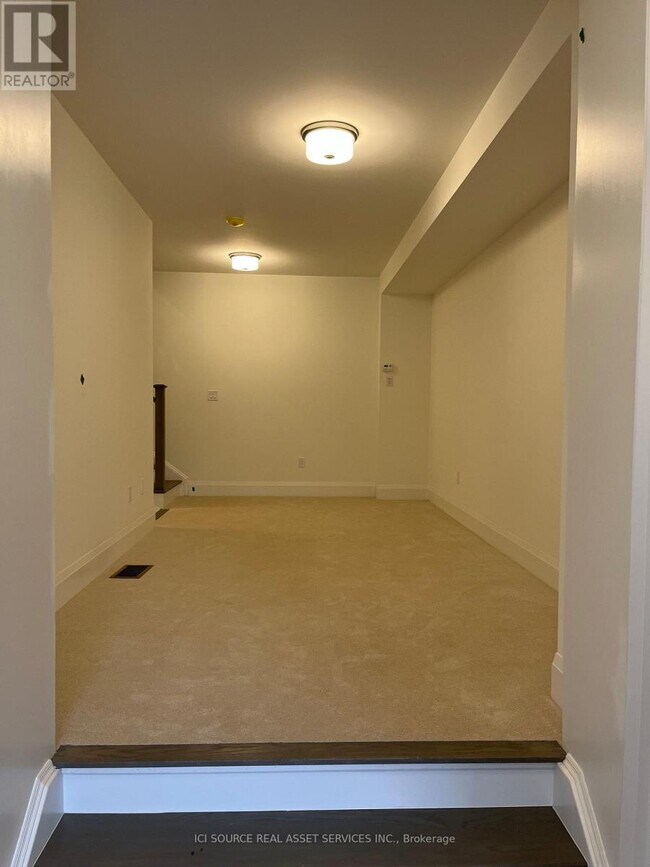 Photo - 3322 Azam Wy