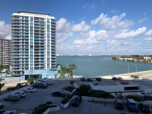 Building Photo - 7601 E Treasure Dr Unit 915