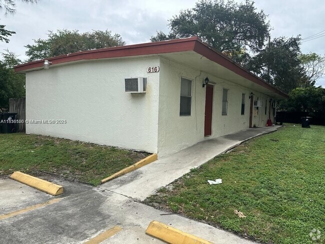 Building Photo - 616 NW 4th Ave Unit 3 Rental
