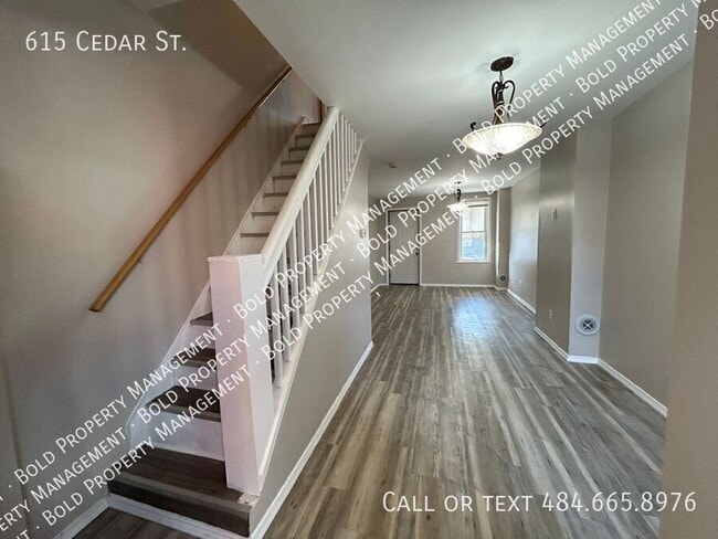 Photo - 615 Cedar St