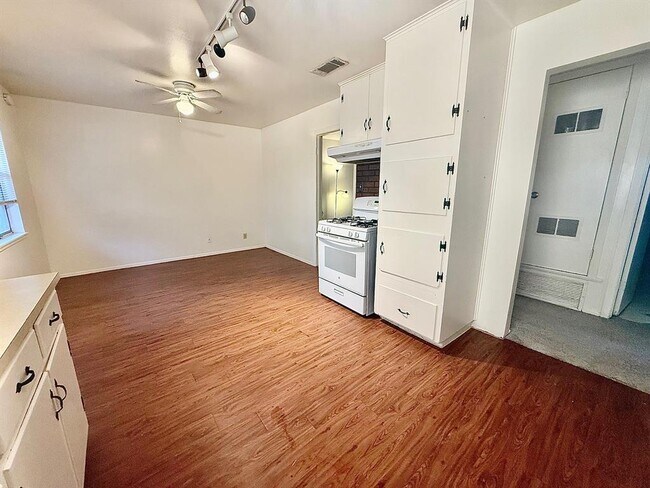 Photo - 2411 S 5th St Unidad 6