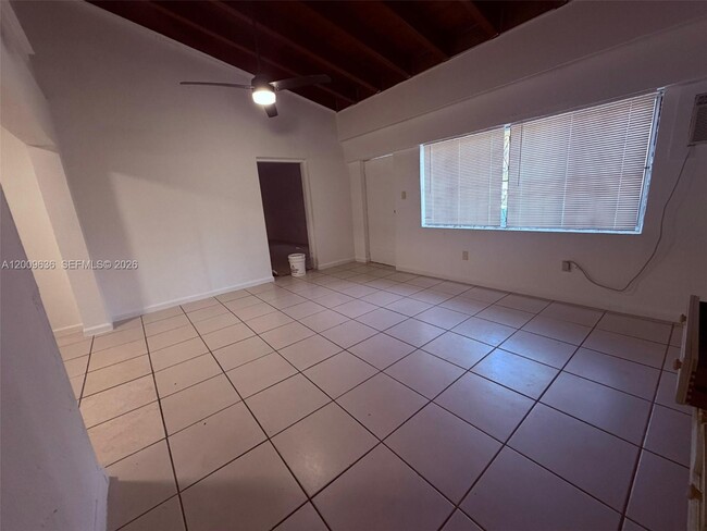 590 NW 46th St Unit 2