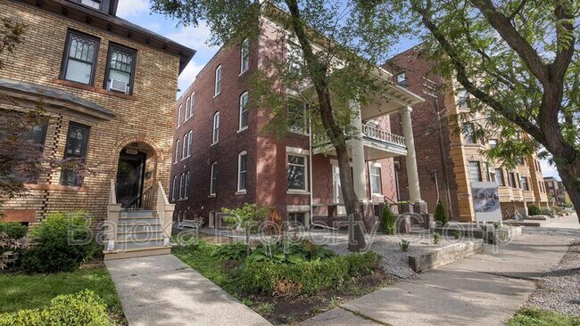 Photo - 632 Prentis St