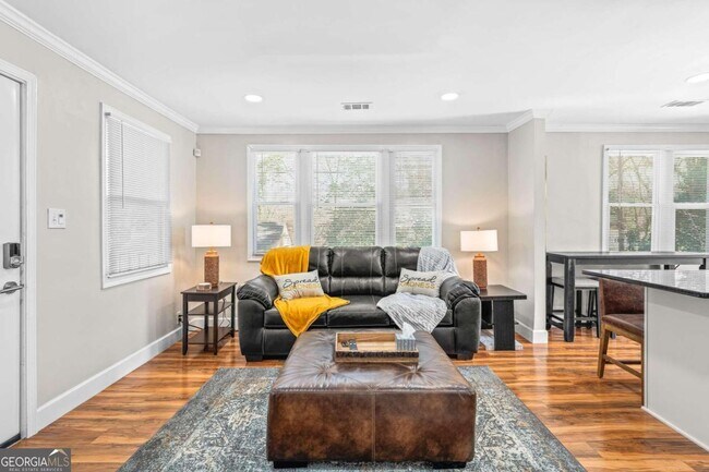 Photo - 1298 Douglas St SW Unit A