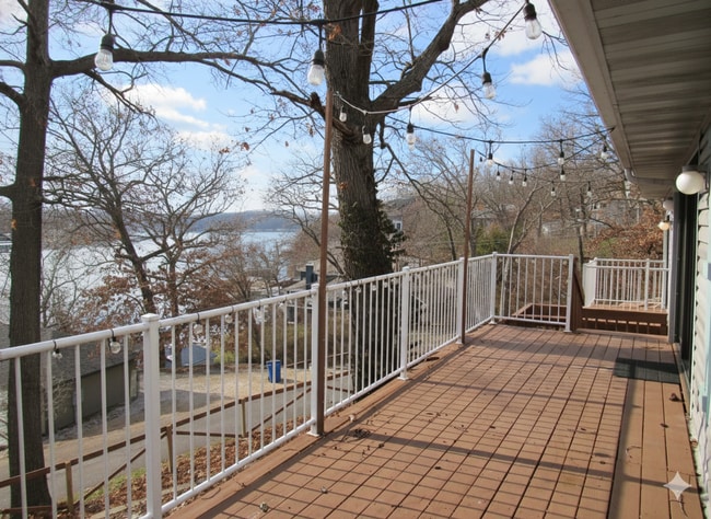 Photo - 4 bedroom lake view home