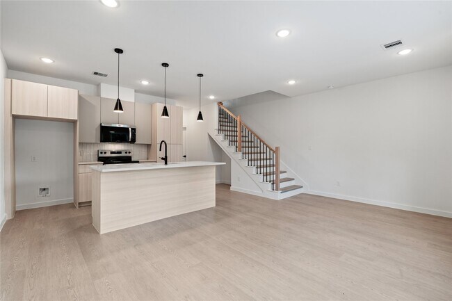 Photo - 1031 North Ln