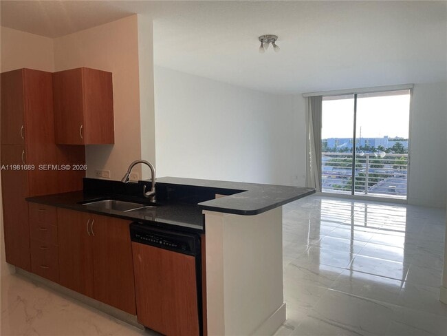 Photo - 2775 NE 187th St Unit 607