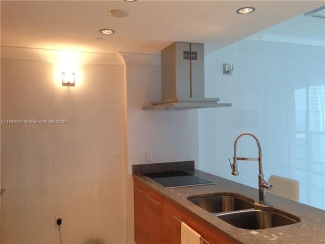 Photo - 485 Brickell Ave