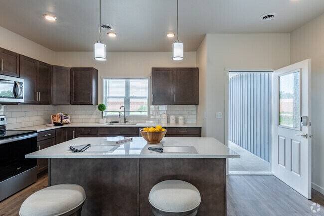 3 BR, 2 BA - 1,450SF