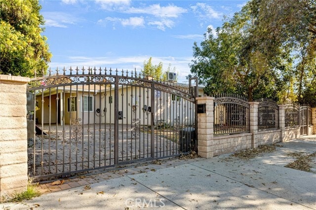 Building Photo - 7042 White Oak Ave