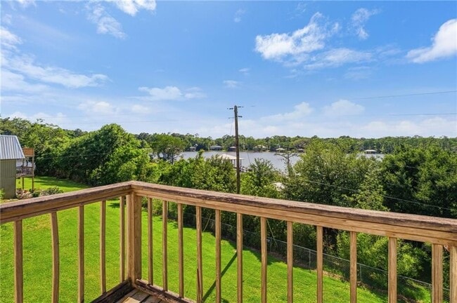 Photo - 337 Riverbend Dr