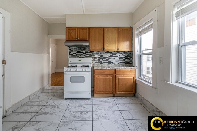 Building Photo - 16 Pinkham Pl Rental