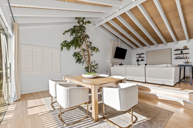 Photo - 2019 Sunset Plaza Dr