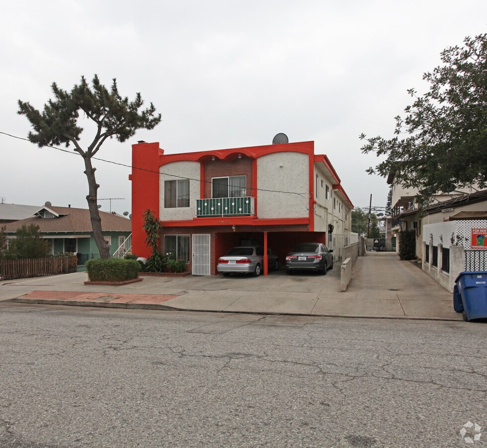 Photo - 4320 Russell Ave