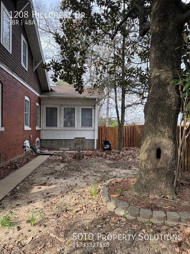 Photo - 1208 Hillcrest Dr