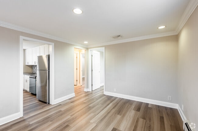 2BR 1BA - 664SF