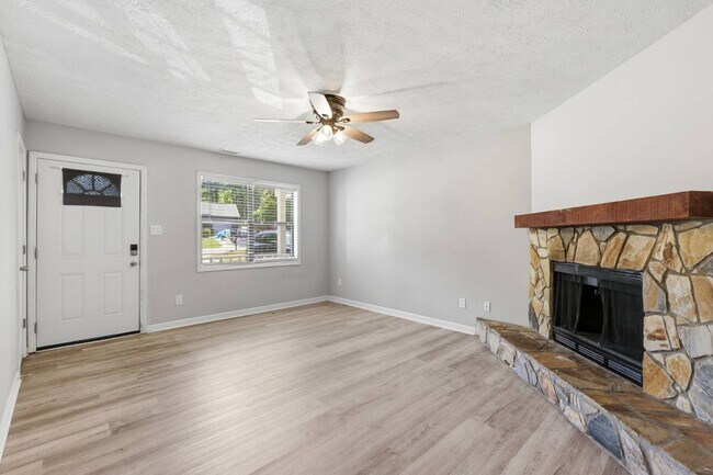 Photo - 1908 Green Cir