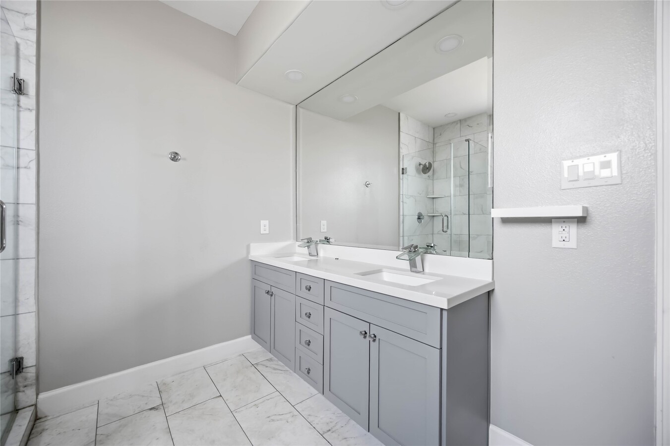 Photo - 708 Schwartz St