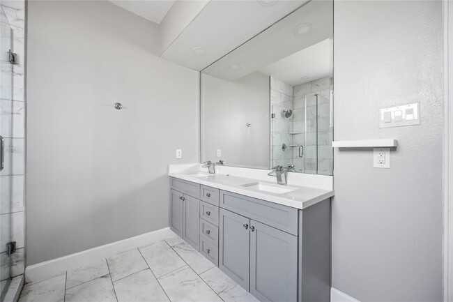 Photo - 708 Schwartz St