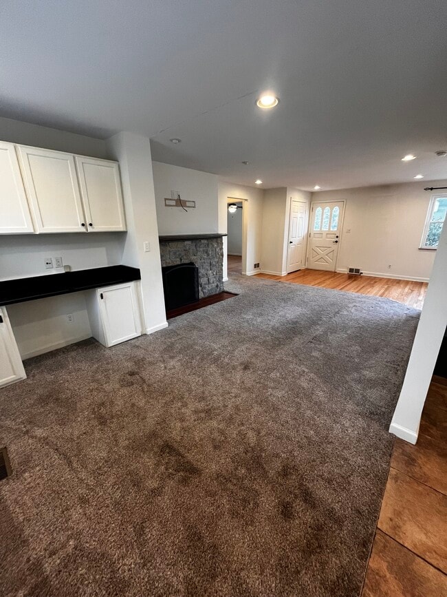 Photo - 137 Wrenwood Ln