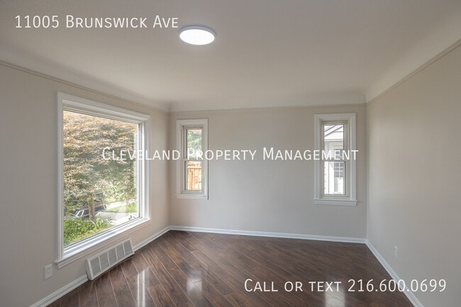 11005 Brunswick Ave