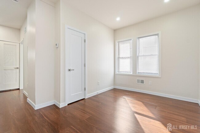 Photo - 826 George St Unit 2ndFl