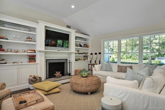 Photo - 32 White Oak Ln