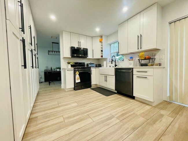 Building Photo - 4231 NW 1st Dr