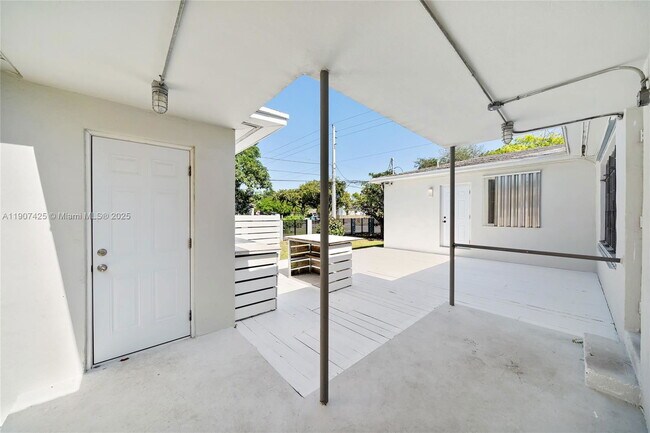 Building Photo - 501 NW 45th St