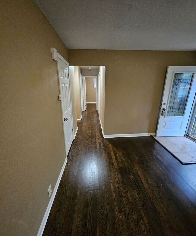 Photo - 3-bedroom, 1-bathroom home located in the ...