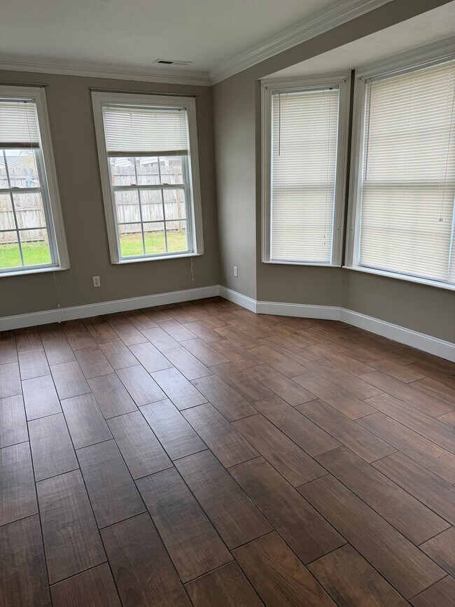 Photo - 1071 Steele Rd