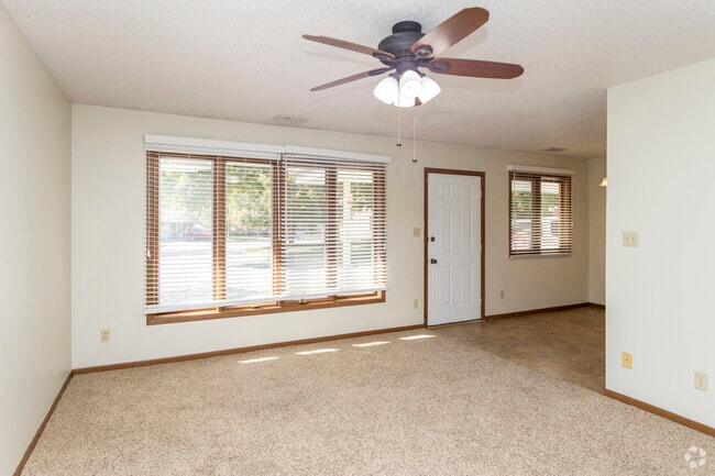 2BR, 1BA - 768SF - Four Seasons Community