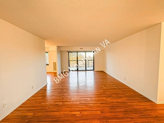 Photo - 309 Yoakum Pkwy