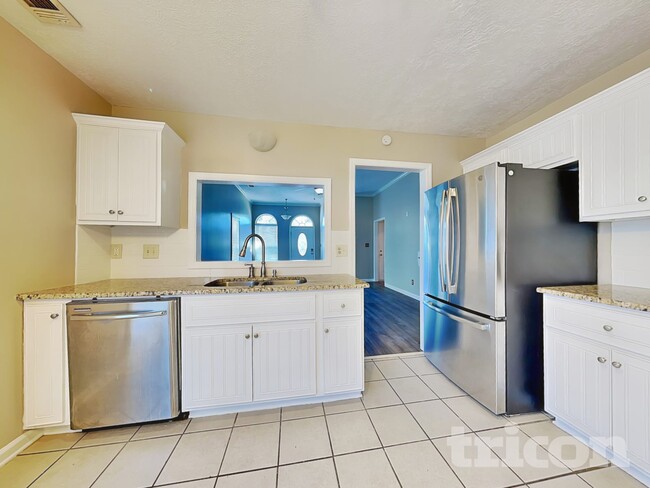 Photo - 2002 Dundee Way