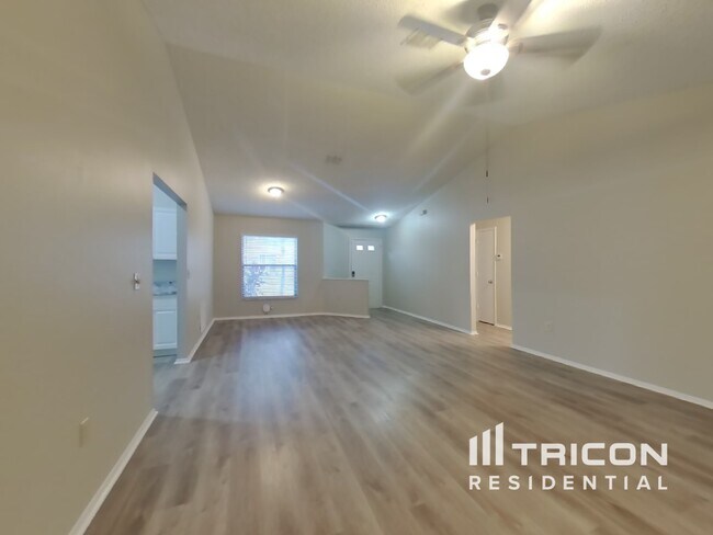 Photo - 714 49th St E