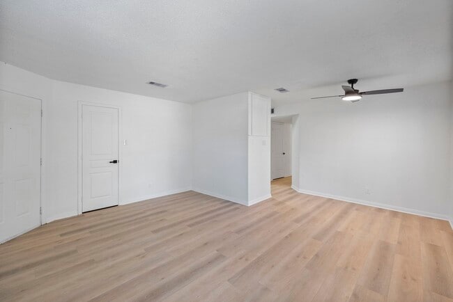 Building Photo - 700 Lyle W Ave Unit B Rental