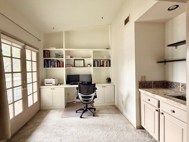 Photo - 2001 Bering Dr Unidad 4A