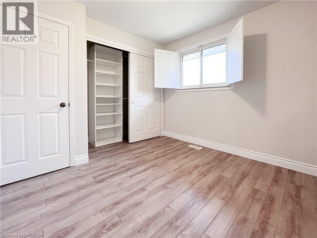 Photo - 514 Fallingbrook Dr