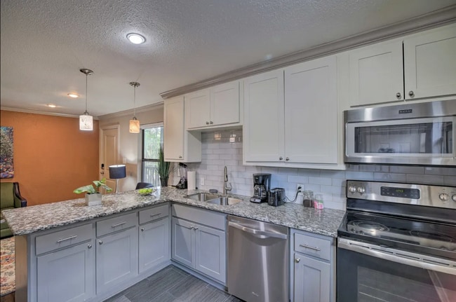 Photo - 2211 Blodgett St Unit 3