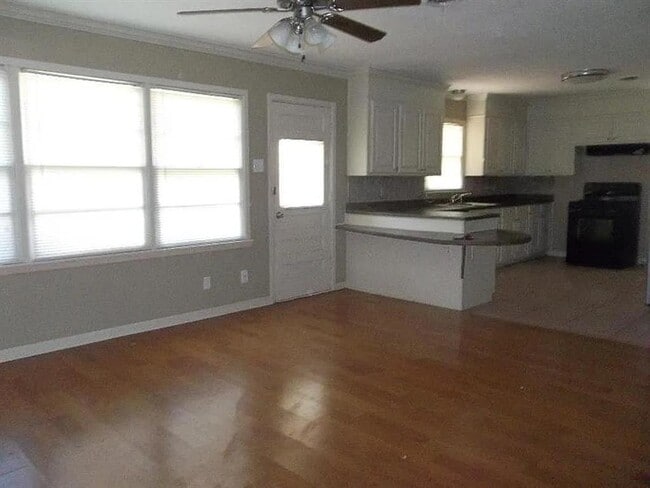 Building Photo - 3019 57th St