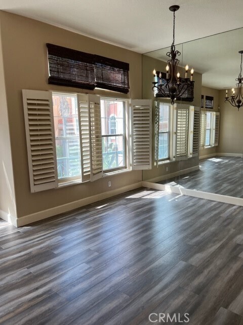 Photo - 2 Mozzoni Aisle